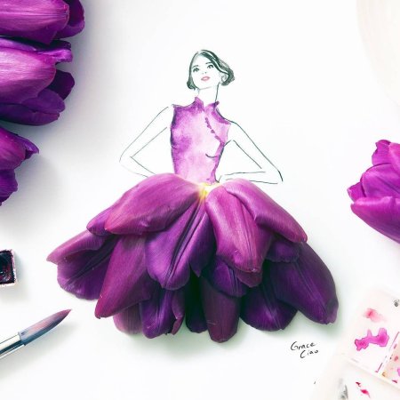 Девушка в платье из лепестков