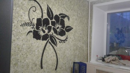 Декор стен жидкими обоями с орнаментом