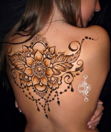 Узоры хной на теле