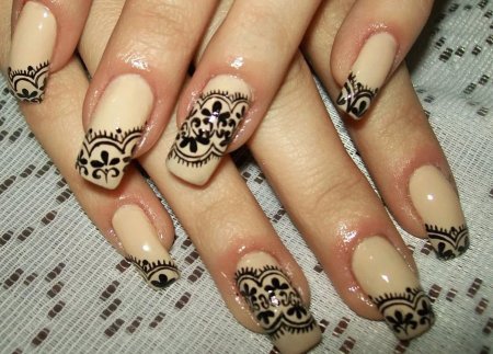 Красивый маникюр кружевной