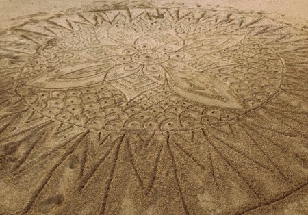 Орнамент на песке