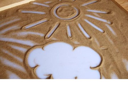 Рисование на песке на улице