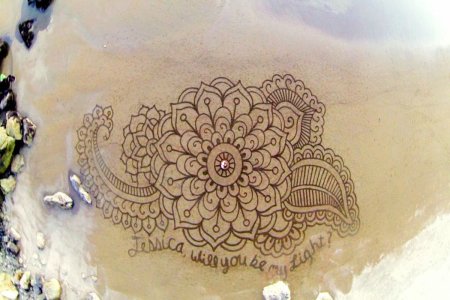 Орнамент на песке ручным