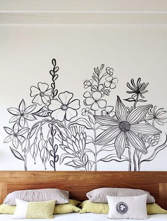 Цветочный орнамент на стене