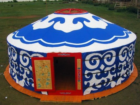 Юрта с башкирским орнаментом