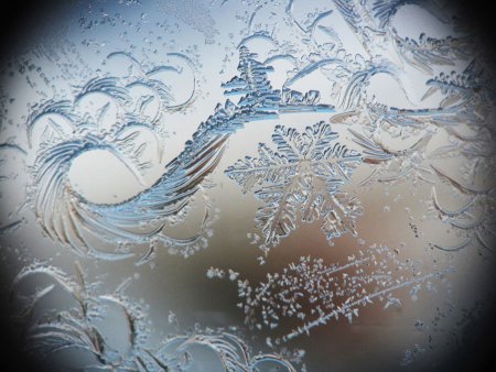 Красивые узоры на стекле