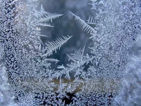 Зимние узоры на окнах