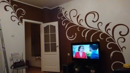 Рисунок на стене в квартире