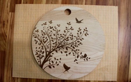 Декоративная роспись на разделочной доске детей