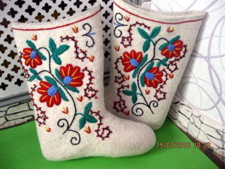Валенки с вышивкой