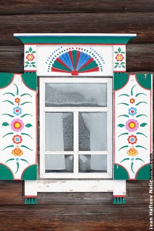 Ставенки резные окна расписные