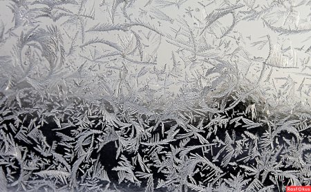 Иллюстрации снежных узоров на окнах