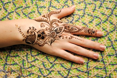 Роспись хной мехенди