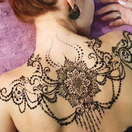 Мехенди на спине