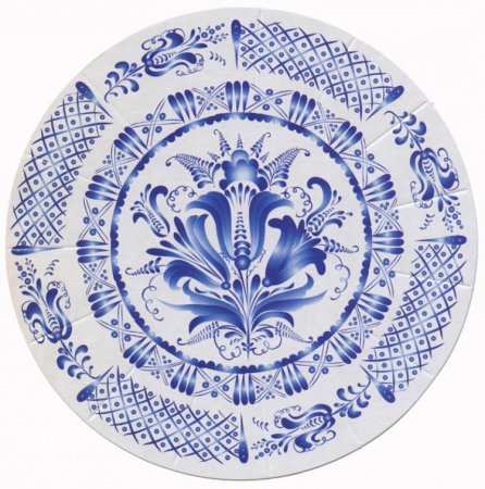 Тарелка с голубым орнаментом