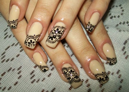 Красивый маникюр кружевной