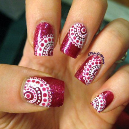 Маникюр узор точками