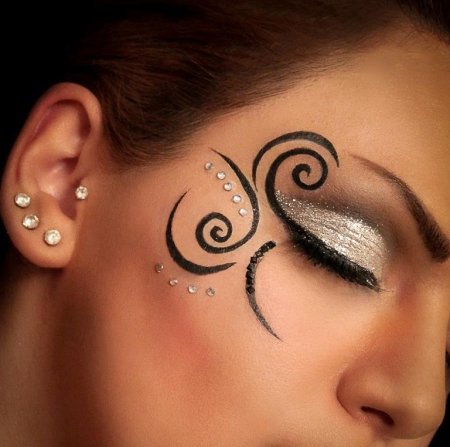 Красивый макияж с узорами