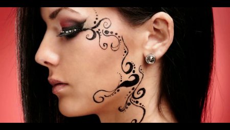 Мехенди на лице