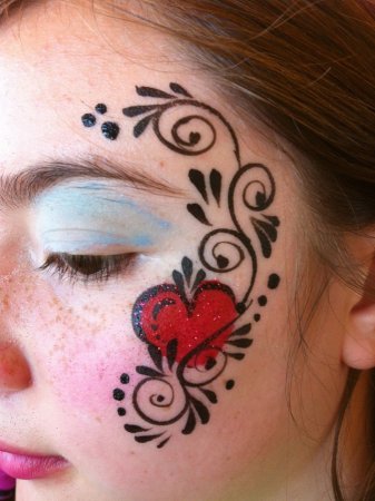 Красивые узоры на лице