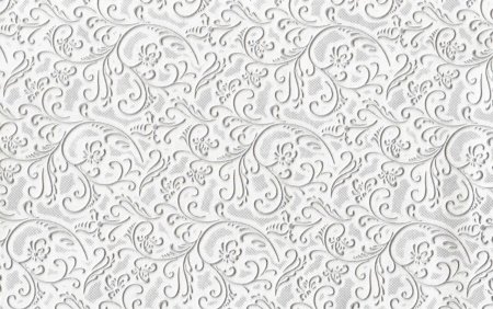 Белые обои с серебристым рисунком