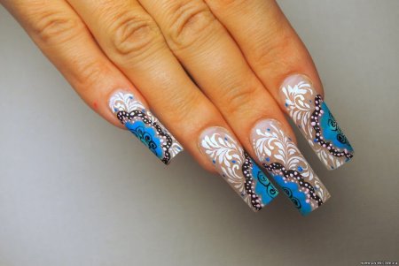 Морозные узоры на ногтях