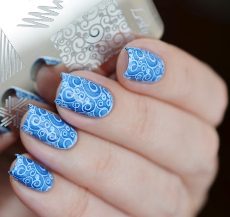 Зимние вензеля на ногтях