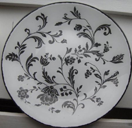 Тарелка черно белая