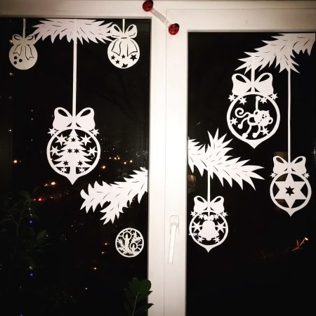 Узоры и рисунки на окнах новогодние (49 фото)
