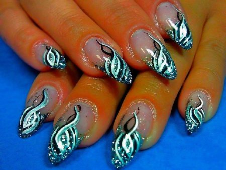 Рисунки на ногтях с блестками