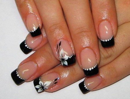 Ногти, на ногтях узор завитушки