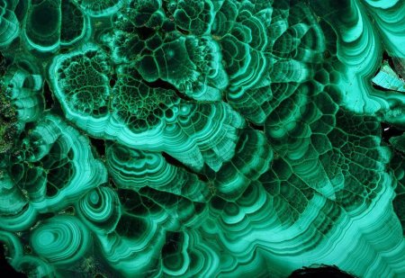 Зеленый камень малахит