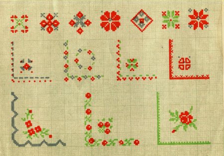 Вышивка крестом на платке уголок