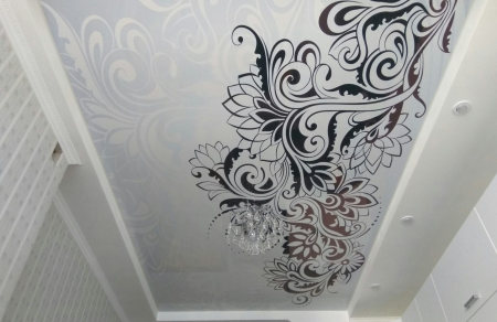 Натяжные потолки с узорами