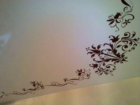 Натяжные потолки с узорами