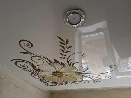 Рисунок на потолке