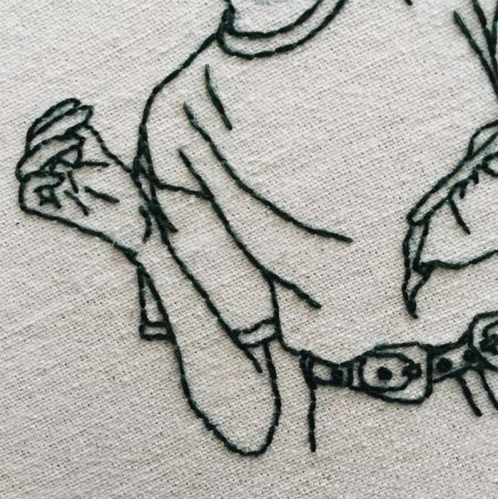 Контурный рисунок на футболке