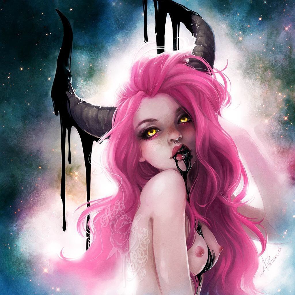 Девушка демон с розовыми волосами