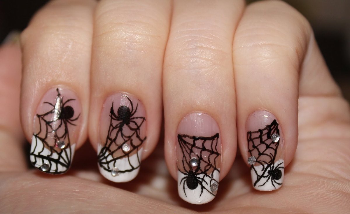 Ногти с пауком и паутиной