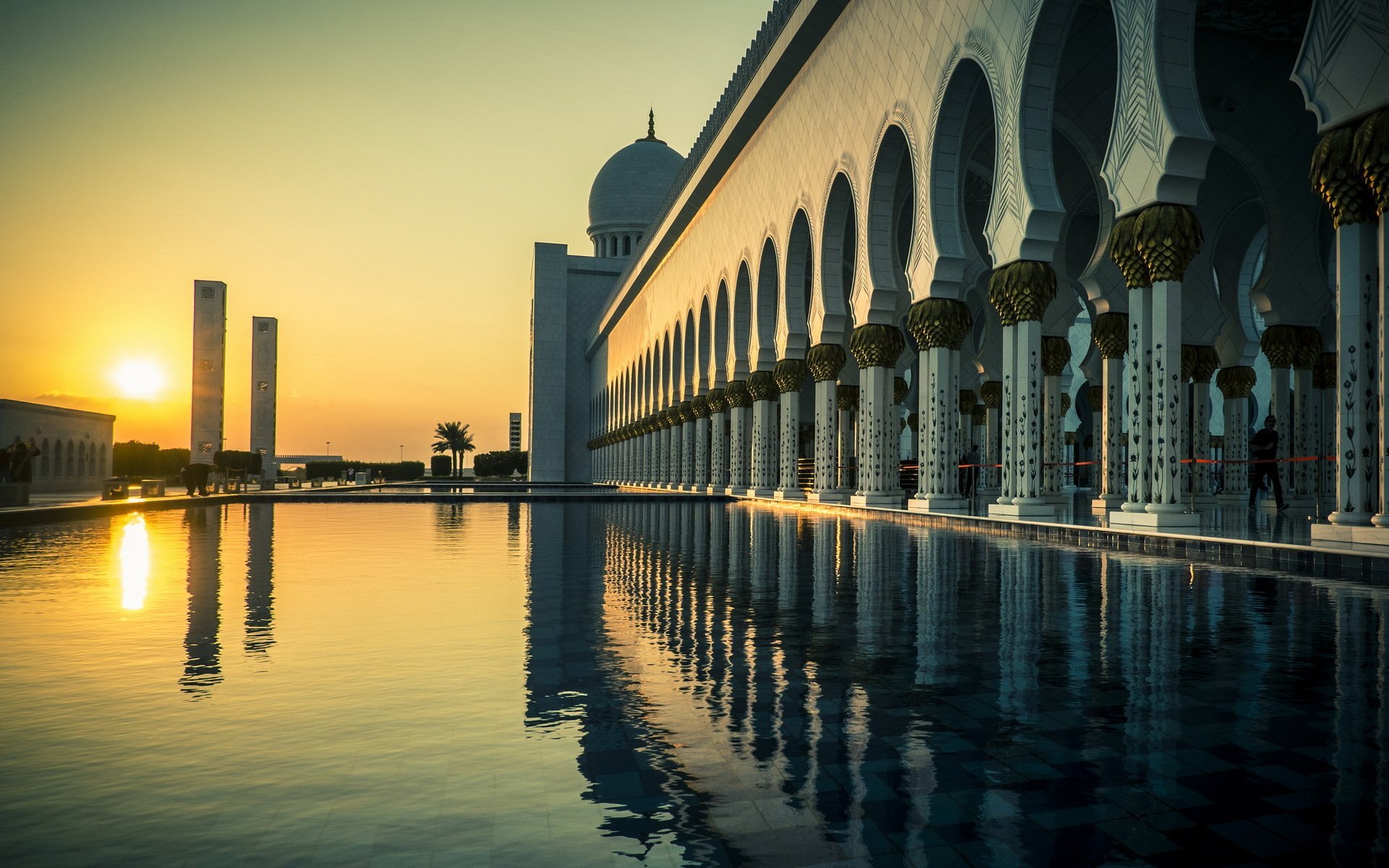 Абу Даби большая мечеть закат