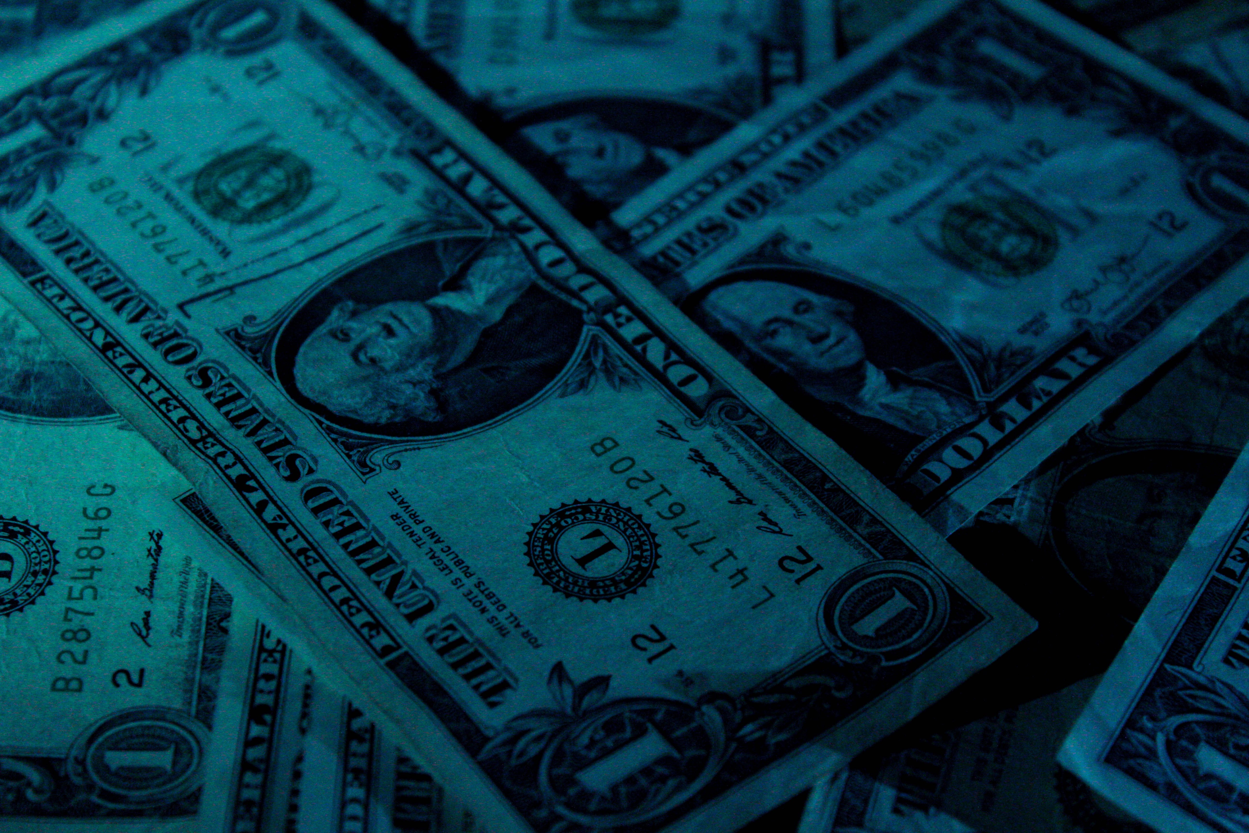 Синяя купюра. Денежный фон. Фон доллары. Фон с деньгами для фотошопа. Доллары на заставку.