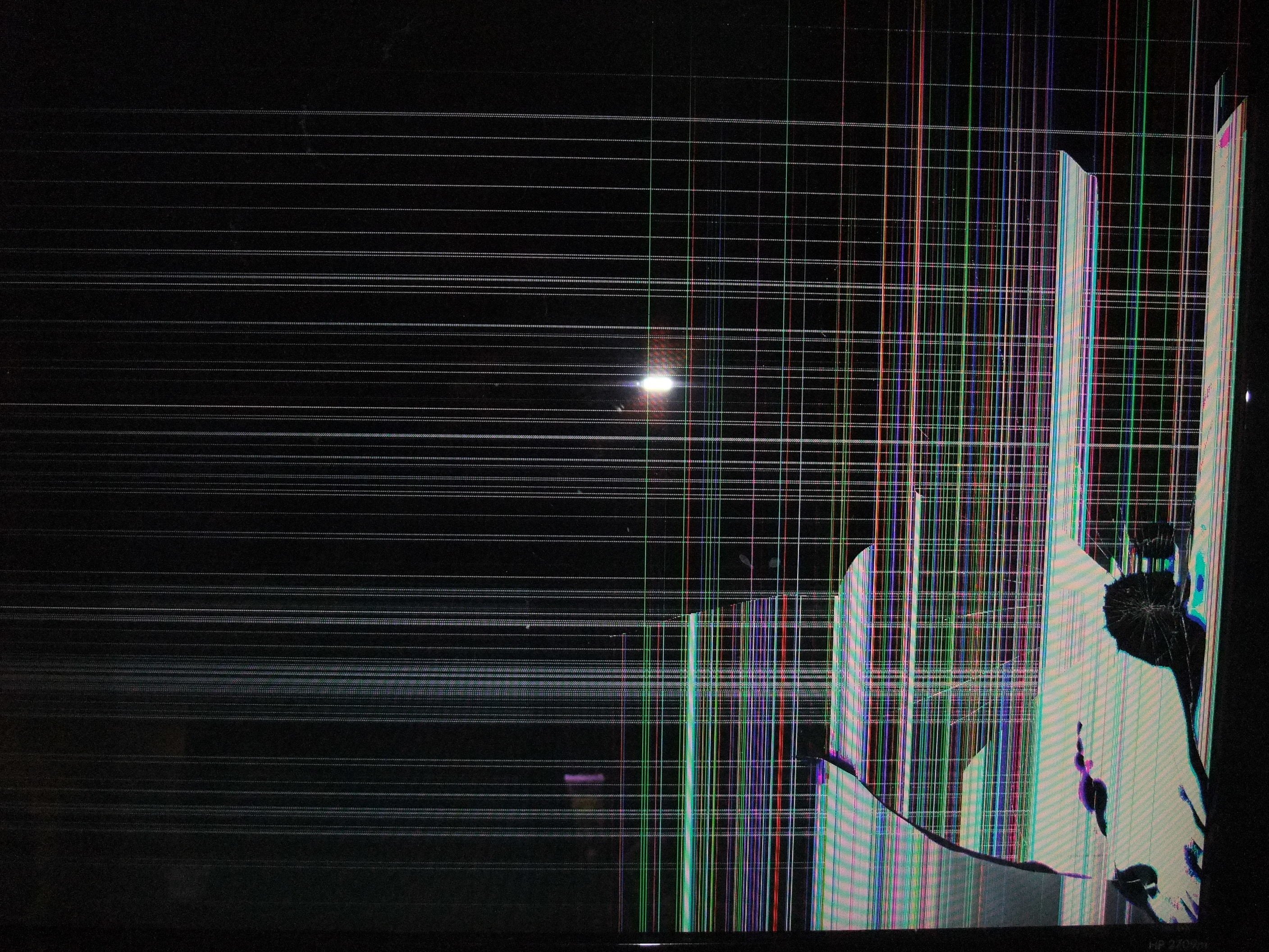 Разбитый экран фото для пранка. Разбитый экран. Разбитый монитор. Разбитый экран телевизора. Разбитый экрантелефизора.