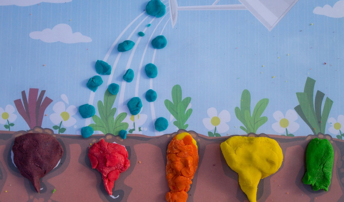 Пластилин ясельная группа. Аппликация в детском саду. Овощи на грядках для детского сада. Поделки в подготовительной группе. Аппликация овощи на грядке.