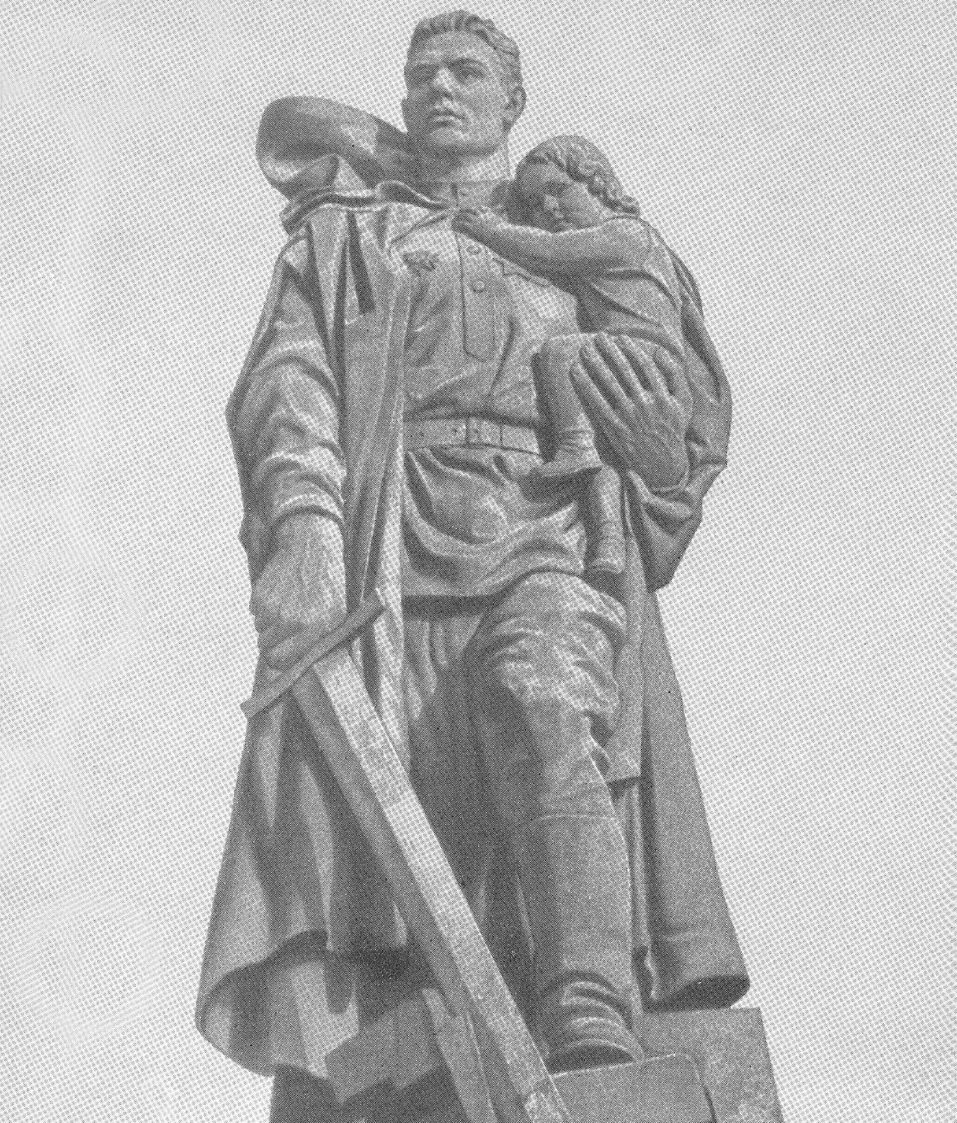 Евгений Вучетич статуя в Трептов парке