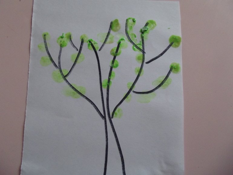 Как нарисовать весеннее дерево. Рисование деревья весной. Рисование пальчиками Весеннее дерево. Рисование дерево Весеннее в мл гр. Рисование в средней группе дерево весной.