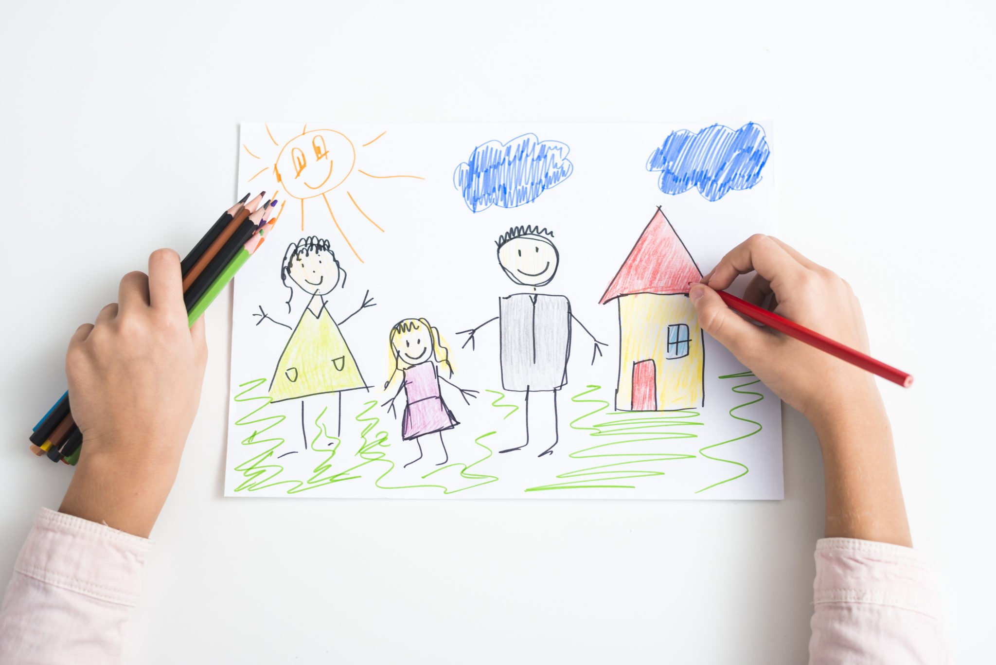 Дети рисуют семью