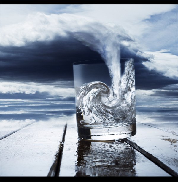 Фразеологизмы в стакане воды. Буря в стакане. Буря в стакане воды. Шторм в стакане. Буря в стакане воды фразеологизм.