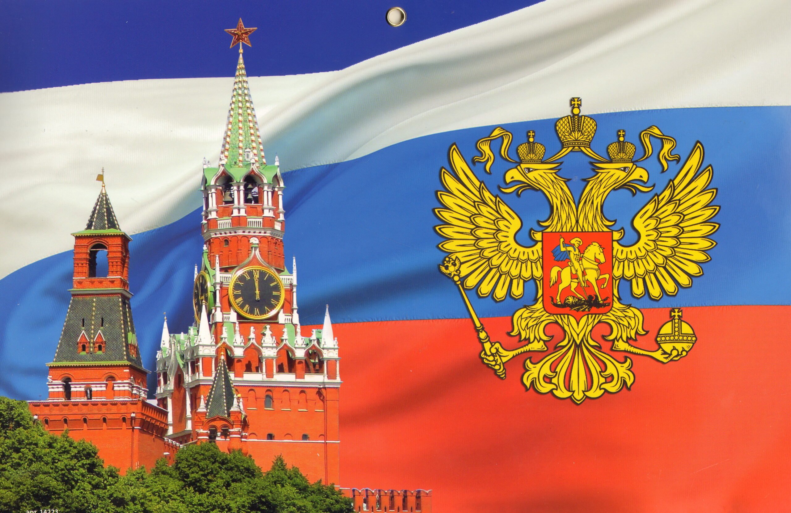 Флаг России на фоне Кремля