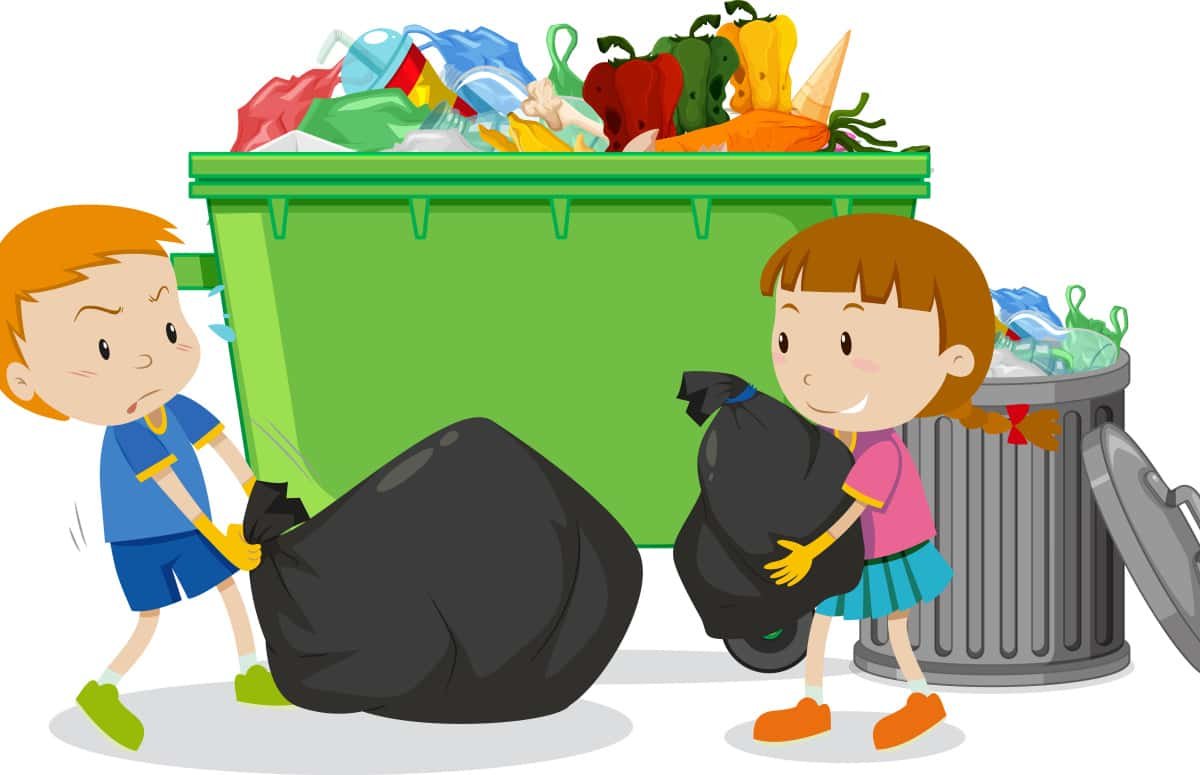 Дети убирают мусор