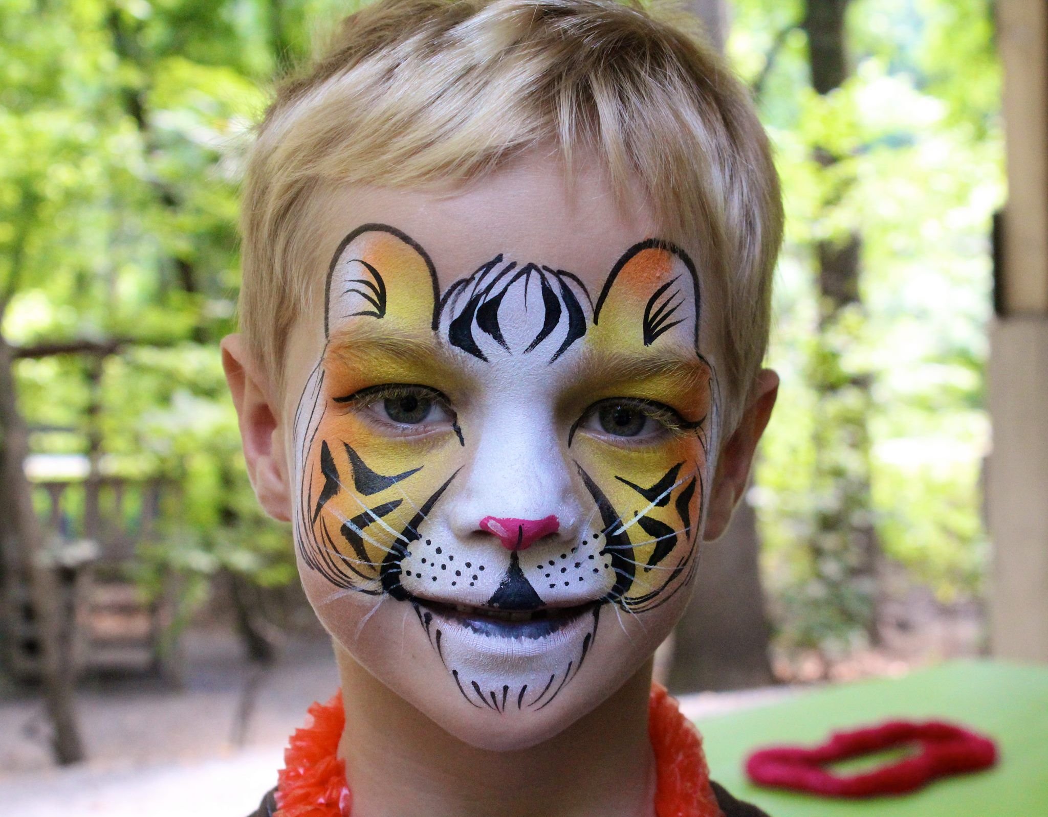 Рисунок тигра на лице ребенка